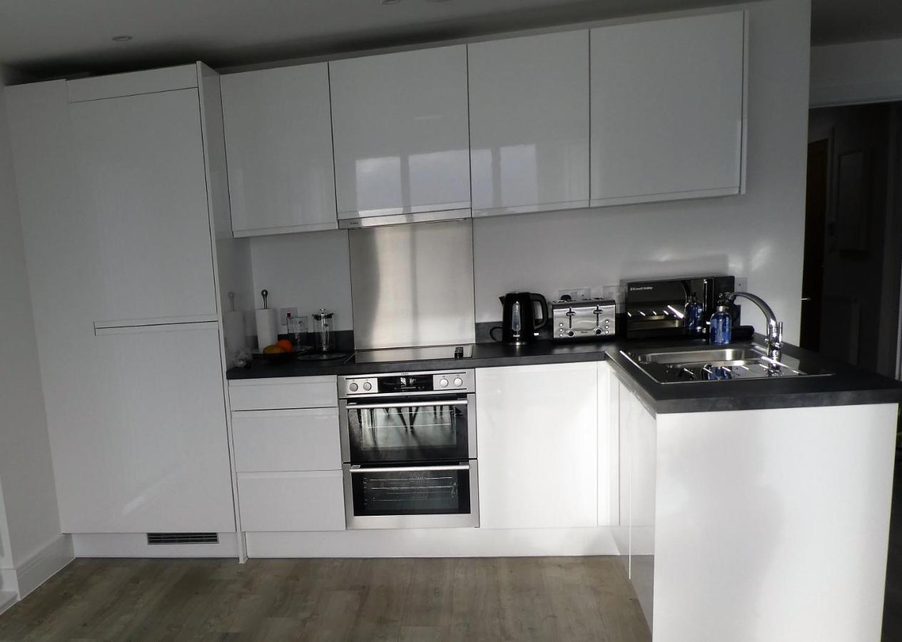 Seaview West Coast - Exceptional - 2 Bedrooms Sleeps 5 -Stunning Sea Views - 500 Metres To Beach Bournemouth Exteriör bild