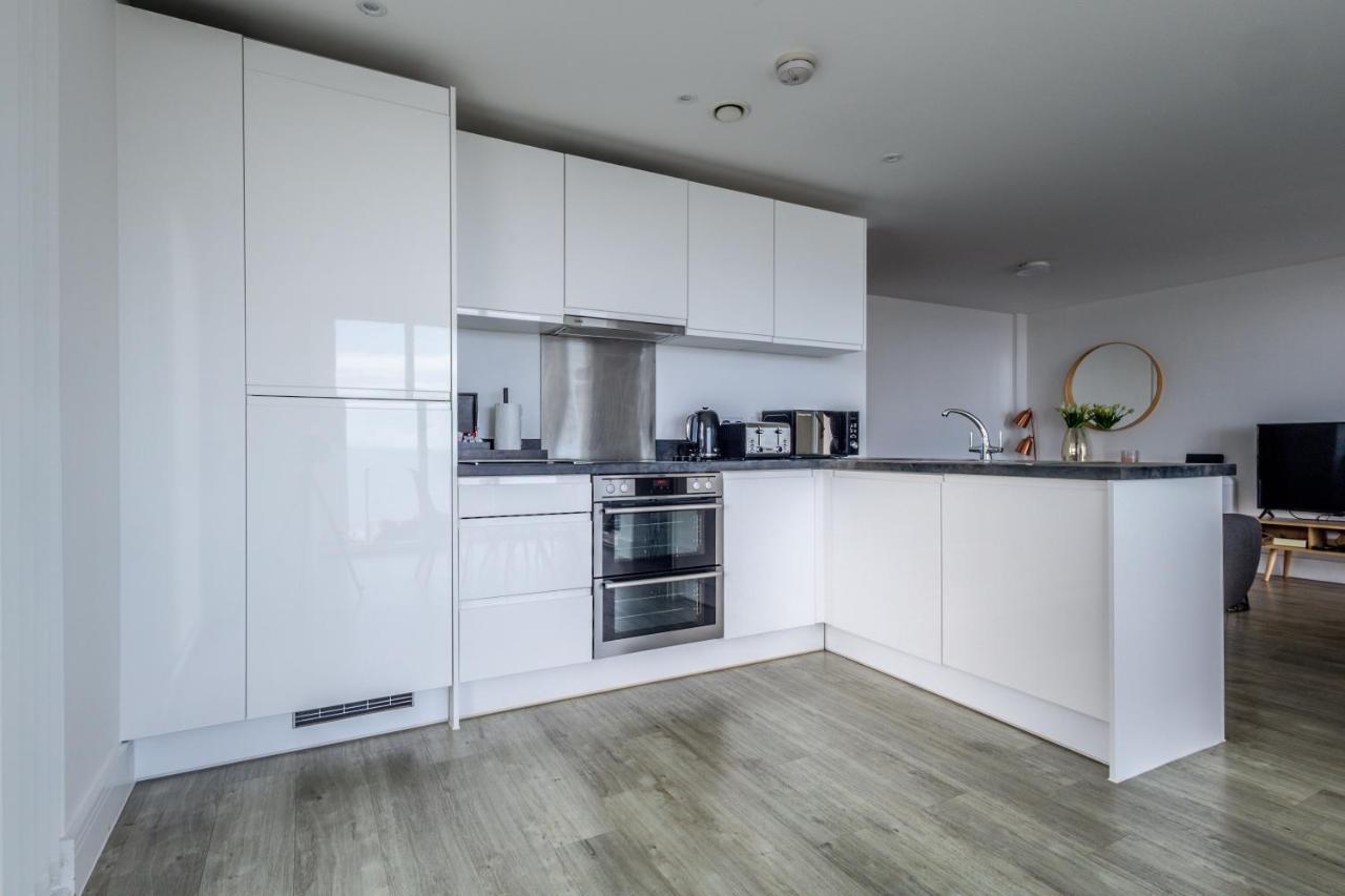 Seaview West Coast - Exceptional - 2 Bedrooms Sleeps 5 -Stunning Sea Views - 500 Metres To Beach Bournemouth Exteriör bild