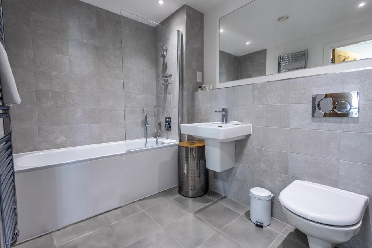 Seaview West Coast - Exceptional - 2 Bedrooms Sleeps 5 -Stunning Sea Views - 500 Metres To Beach Bournemouth Exteriör bild