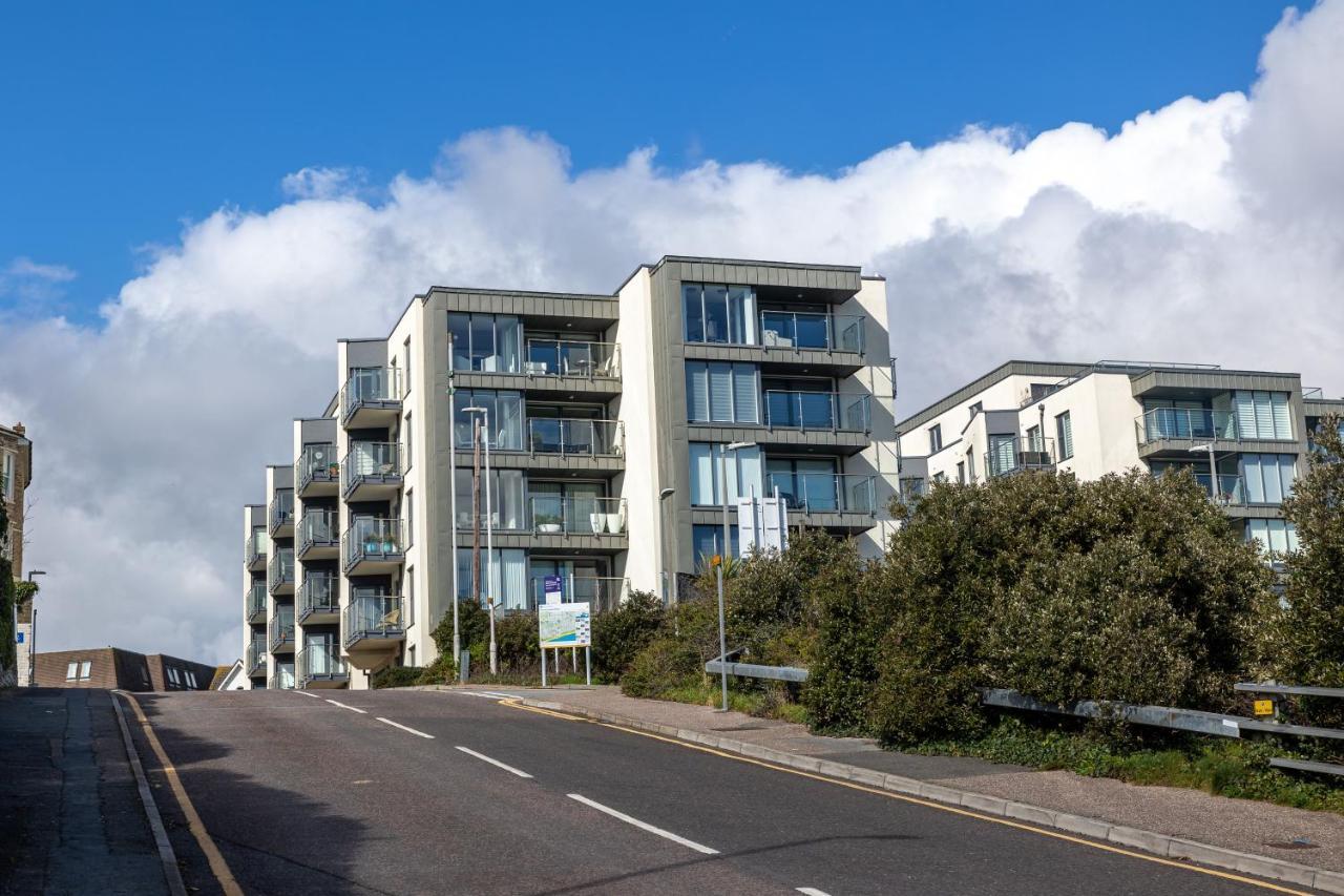 Seaview West Coast - Exceptional - 2 Bedrooms Sleeps 5 -Stunning Sea Views - 500 Metres To Beach Bournemouth Exteriör bild