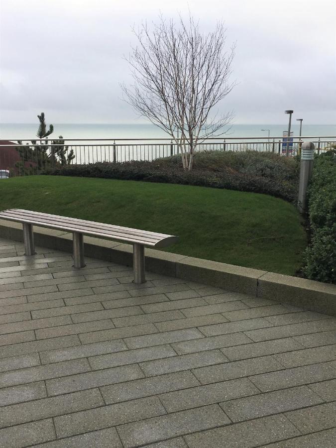 Seaview West Coast - Exceptional - 2 Bedrooms Sleeps 5 -Stunning Sea Views - 500 Metres To Beach Bournemouth Exteriör bild