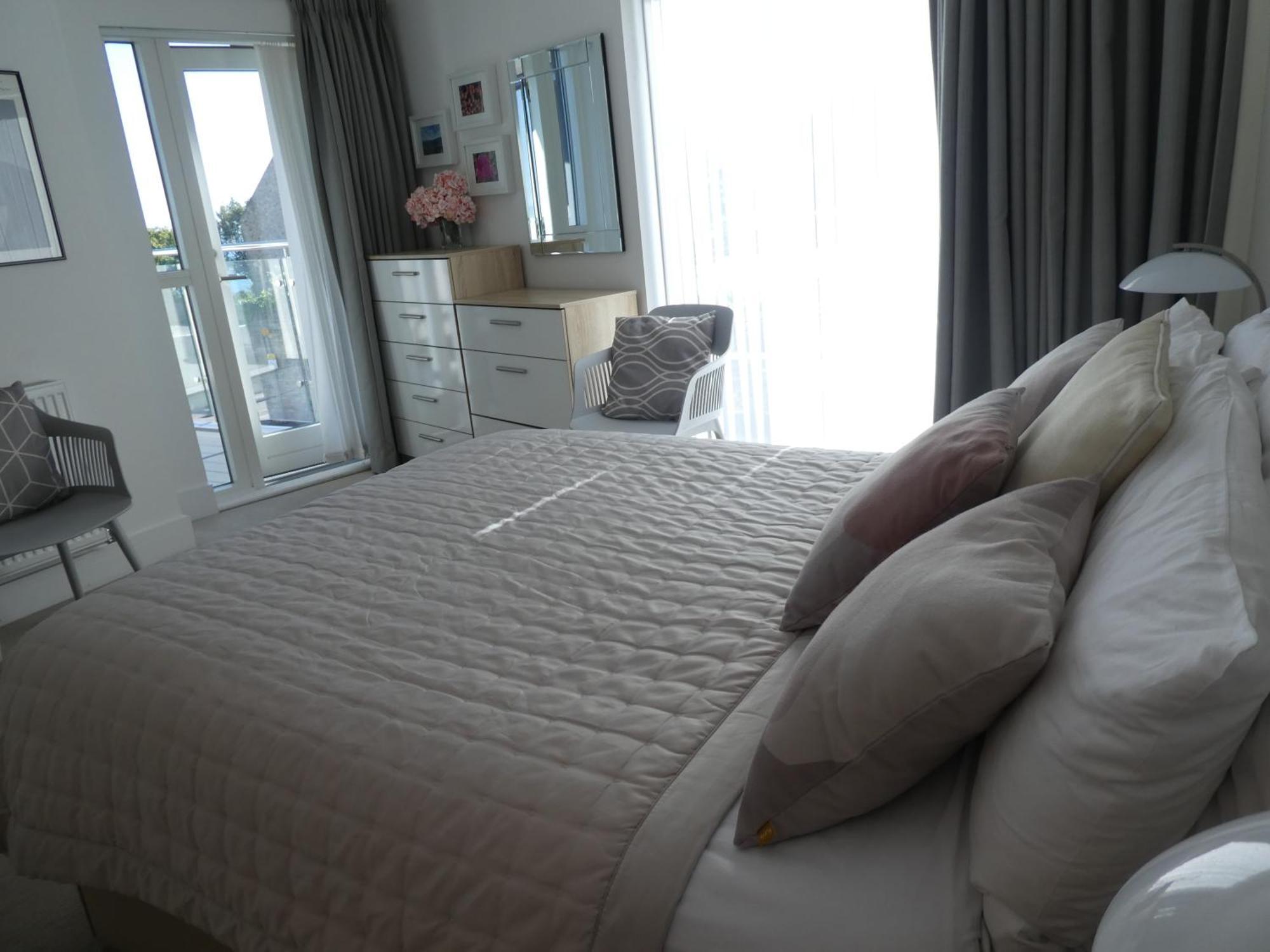 Seaview West Coast - Exceptional - 2 Bedrooms Sleeps 5 -Stunning Sea Views - 500 Metres To Beach Bournemouth Exteriör bild