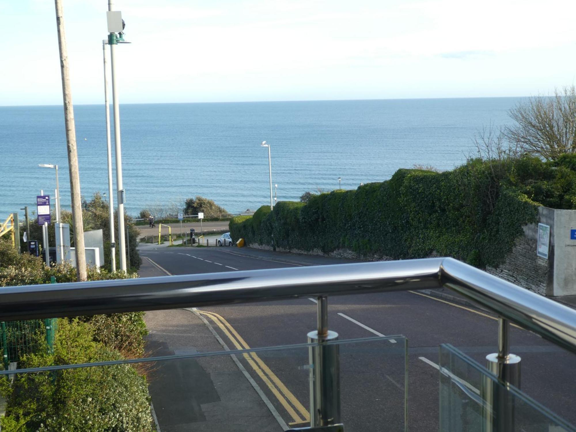 Seaview West Coast - Exceptional - 2 Bedrooms Sleeps 5 -Stunning Sea Views - 500 Metres To Beach Bournemouth Exteriör bild
